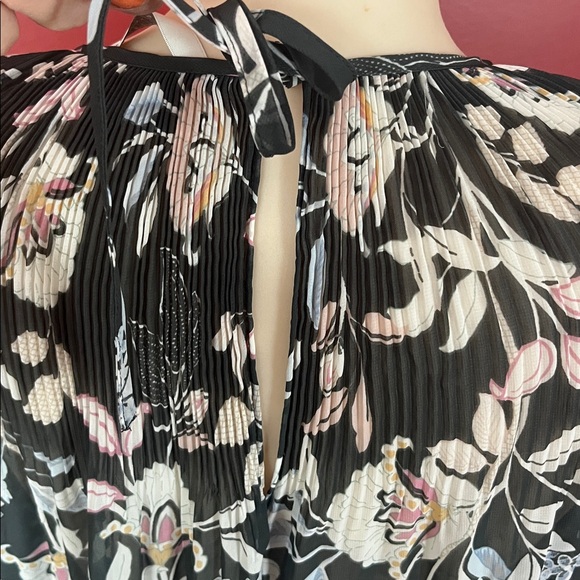 BNWOT Lauren Conrad floral sheer light blouse. - Picture 14 of 15